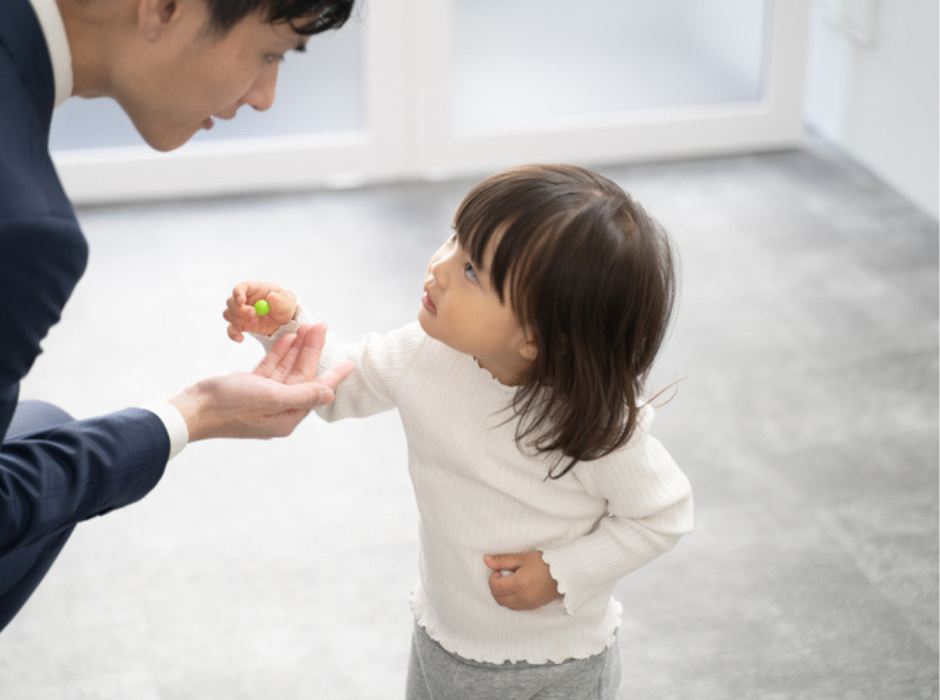 Toddler helping stranger